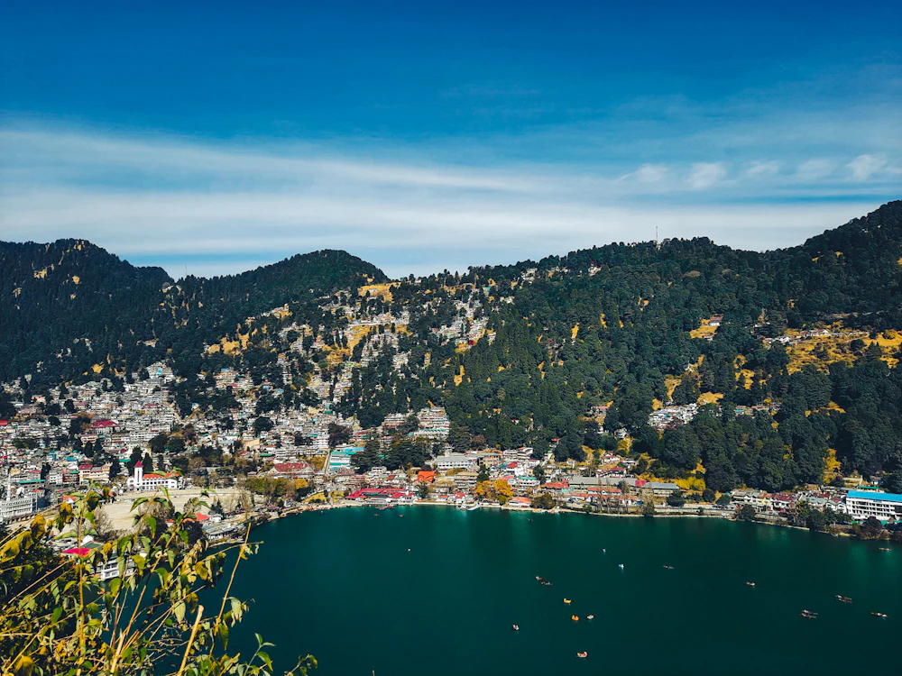 Nainital town on the edge of Naini Lake