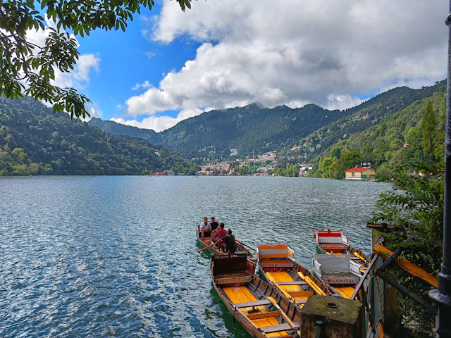 Wooden boats lined up on the shore of Naini Lake